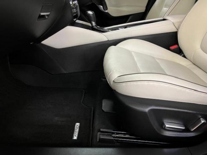 アテンザワゴンＸＤ　Ｌパッケージ　寒冷地仕様　禁煙車　スカイアクティブディーゼルターボ　純正１９インチＡＷ　社外１７ＡＷ＋スタッドレスタイヤ付　純正ナビ（地デジ　ＤＶＤ再生　Ｂｌｕｅｔｏｏｔｈ）＋バックカメラ　前後ドライブレコーダー　ヘッドアップディスプレイ　ＢＯＳＥサウンド　衝突軽減ブレーキ　レーダークルーズコントロール　車線逸脱警報　ＬＥＤヘッドライト　フロントガラス熱線　シートヒーター　ステアリングヒーター　横滑り防止装置　ＥＴＣ 4WD 2200 5Dr