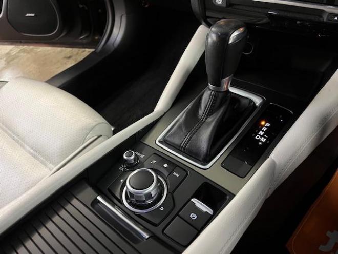 アテンザワゴンＸＤ　Ｌパッケージ　寒冷地仕様　禁煙車　スカイアクティブディーゼルターボ　純正１９インチＡＷ　社外１７ＡＷ＋スタッドレスタイヤ付　純正ナビ（地デジ　ＤＶＤ再生　Ｂｌｕｅｔｏｏｔｈ）＋バックカメラ　前後ドライブレコーダー　ヘッドアップディスプレイ　ＢＯＳＥサウンド　衝突軽減ブレーキ　レーダークルーズコントロール　車線逸脱警報　ＬＥＤヘッドライト　フロントガラス熱線　シートヒーター　ステアリングヒーター　横滑り防止装置　ＥＴＣ 4WD 2200 5Dr