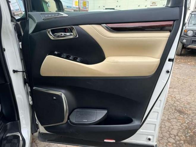 ヴェルファイアハイブリッド 2.5 V E-Four 4WD　社外アルミ　オートミラー　ETC　ドライブレコーダー　ローダウン　ワンオーナー　両側電動スライドドア　パワステ　パワーウィンドウ　ベージュ革シート　純正ナビ　バックカメラ　ABS　キーレスエントリー 2500