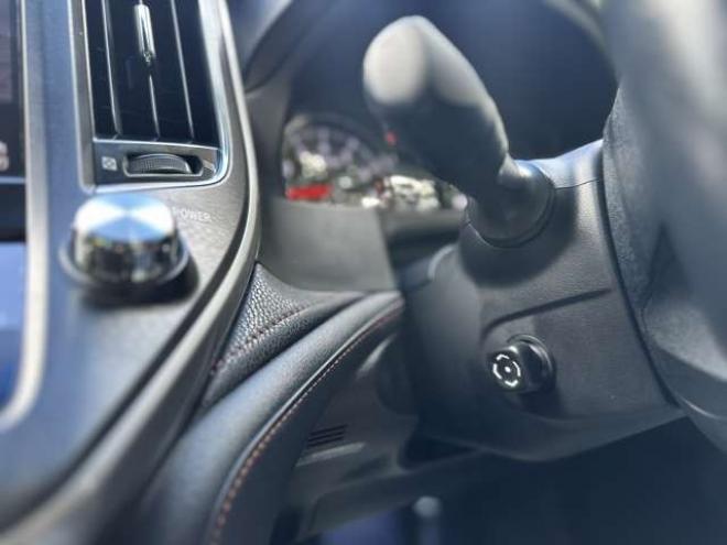 クラウンアスリート 2.5 G i-Four 4WD　サンルーフ　黒皮シート　レーダークルーズ　ETC　パワステ　パワーウィンドウ　純正ナビ　純正アルミ　ABS　キーレスエントリー 2500