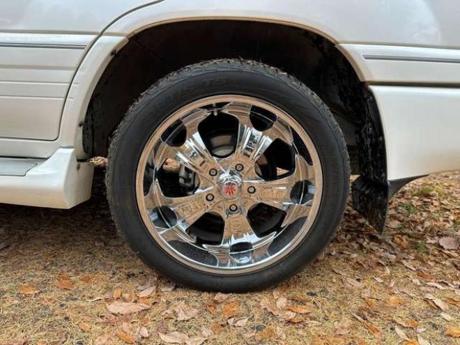 ランドクルーザー100 4.2 VXリミテッド Gセレクション ディーゼルターボ 4WD　ハイトコントロール　ヒッチメンバー　純正ナビ　バックカメラ　ベージュ革シート　シートヒーター　ETC　パワーウィンドウ　パワステ　サンルーフ　キーレスエントリー 4200