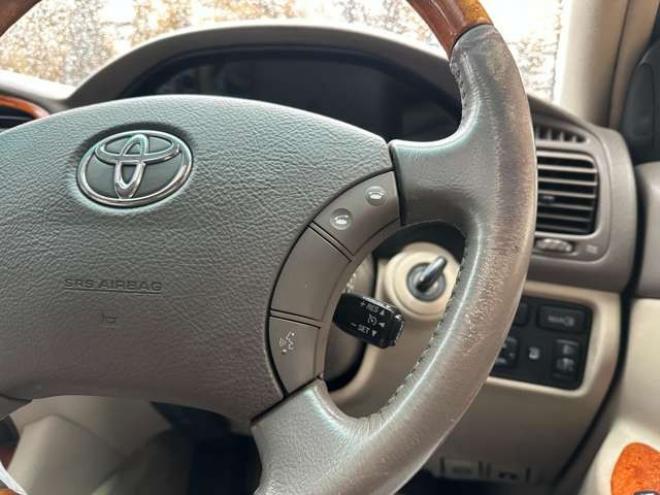 ランドクルーザー100 4.2 VXリミテッド Gセレクション ディーゼルターボ 4WD　ハイトコントロール　ヒッチメンバー　純正ナビ　バックカメラ　ベージュ革シート　シートヒーター　ETC　パワーウィンドウ　パワステ　サンルーフ　キーレスエントリー 4200