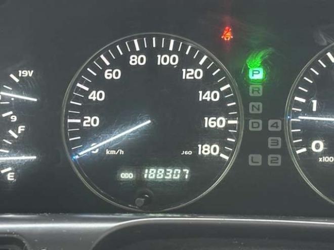 ランドクルーザー100 4.2 VXリミテッド Gセレクション ディーゼルターボ 4WD　ハイトコントロール　ヒッチメンバー　純正ナビ　バックカメラ　ベージュ革シート　シートヒーター　ETC　パワーウィンドウ　パワステ　サンルーフ　キーレスエントリー 4200