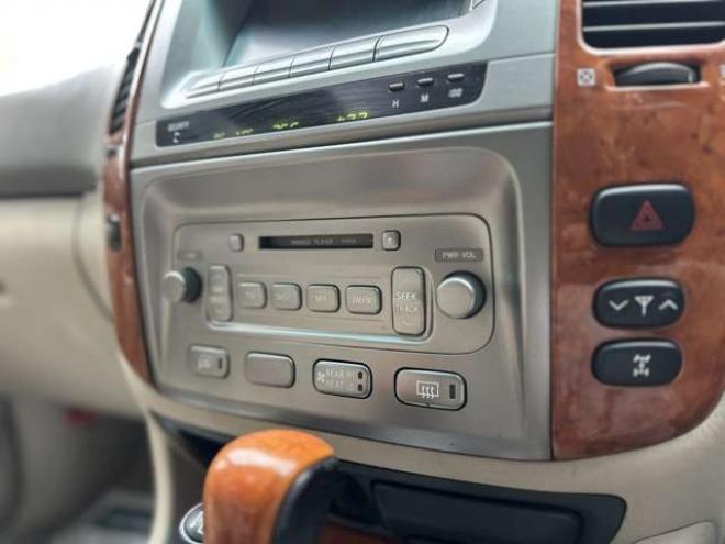 ランドクルーザー100 4.2 VXリミテッド Gセレクション ディーゼルターボ 4WD　ハイトコントロール　ヒッチメンバー　純正ナビ　バックカメラ　ベージュ革シート　シートヒーター　ETC　パワーウィンドウ　パワステ　サンルーフ　キーレスエントリー 4200