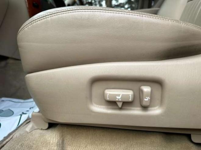 ランドクルーザー100 4.2 VXリミテッド Gセレクション ディーゼルターボ 4WD　ハイトコントロール　ヒッチメンバー　純正ナビ　バックカメラ　ベージュ革シート　シートヒーター　ETC　パワーウィンドウ　パワステ　サンルーフ　キーレスエントリー 4200