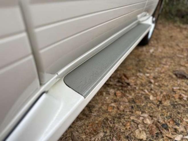 ランドクルーザー100 4.2 VXリミテッド Gセレクション ディーゼルターボ 4WD　ハイトコントロール　ヒッチメンバー　純正ナビ　バックカメラ　ベージュ革シート　シートヒーター　ETC　パワーウィンドウ　パワステ　サンルーフ　キーレスエントリー 4200