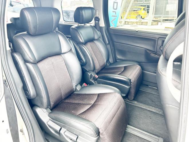 エルグランド2.5 250ハイウェイスター 4WD ローンが不安な方＜優遇ローン＞ 寒冷地仕様　純正ナビ　後席モニター　バックカメラ　両側パワースライド 4WD 2500 5Dr