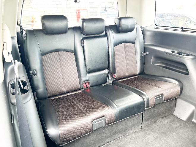 エルグランド2.5 250ハイウェイスター 4WD ローンが不安な方＜優遇ローン＞ 寒冷地仕様　純正ナビ　後席モニター　バックカメラ　両側パワースライド 4WD 2500 5Dr