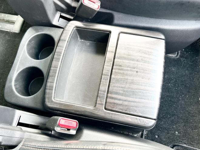 エルグランド2.5 250ハイウェイスター 4WD ローンが不安な方＜優遇ローン＞ 寒冷地仕様　純正ナビ　後席モニター　バックカメラ　両側パワースライド 4WD 2500 5Dr