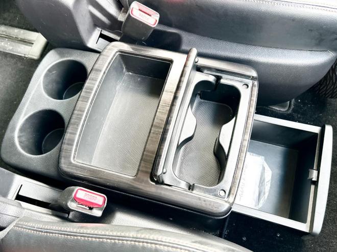 エルグランド2.5 250ハイウェイスター 4WD ローンが不安な方＜優遇ローン＞ 寒冷地仕様　純正ナビ　後席モニター　バックカメラ　両側パワースライド 4WD 2500 5Dr