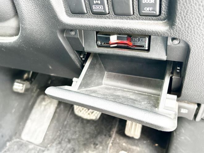 エルグランド2.5 250ハイウェイスター 4WD ローンが不安な方＜優遇ローン＞ 寒冷地仕様　純正ナビ　後席モニター　バックカメラ　両側パワースライド 4WD 2500 5Dr