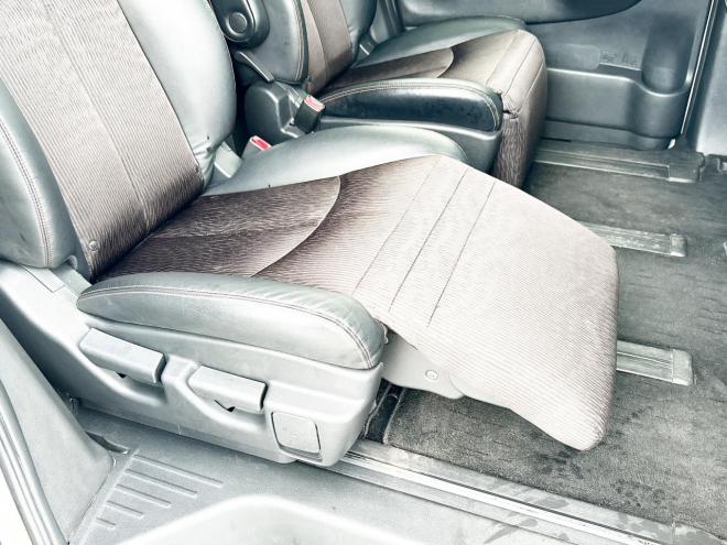 エルグランド2.5 250ハイウェイスター 4WD ローンが不安な方＜優遇ローン＞ 寒冷地仕様　純正ナビ　後席モニター　バックカメラ　両側パワースライド 4WD 2500 5Dr