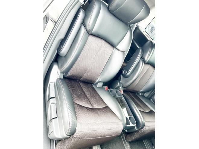 エルグランド2.5 250ハイウェイスター 4WD ローンが不安な方＜優遇ローン＞ 寒冷地仕様　純正ナビ　後席モニター　バックカメラ　両側パワースライド 4WD 2500 5Dr