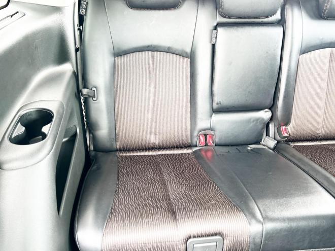 エルグランド2.5 250ハイウェイスター 4WD ローンが不安な方＜優遇ローン＞ 寒冷地仕様　純正ナビ　後席モニター　バックカメラ　両側パワースライド 4WD 2500 5Dr