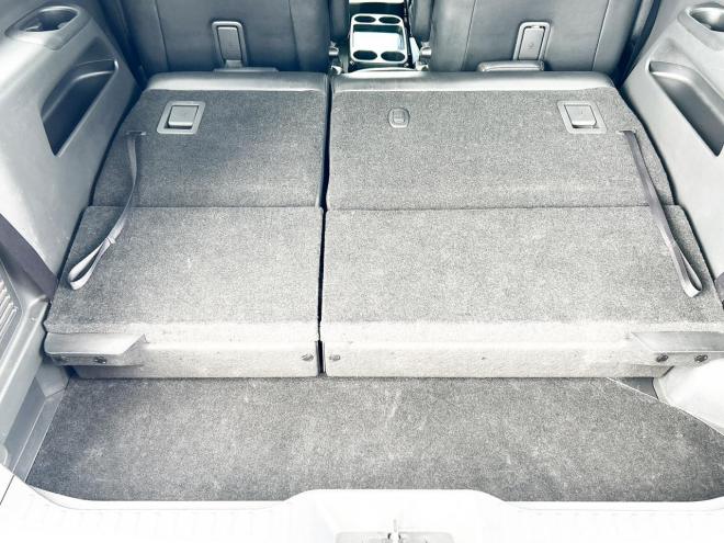 エルグランド2.5 250ハイウェイスター 4WD ローンが不安な方＜優遇ローン＞ 寒冷地仕様　純正ナビ　後席モニター　バックカメラ　両側パワースライド 4WD 2500 5Dr