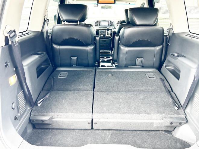 エルグランド2.5 250ハイウェイスター 4WD ローンが不安な方＜優遇ローン＞ 寒冷地仕様　純正ナビ　後席モニター　バックカメラ　両側パワースライド 4WD 2500 5Dr