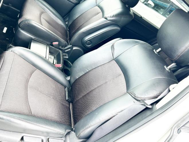 エルグランド2.5 250ハイウェイスター 4WD ローンが不安な方＜優遇ローン＞ 寒冷地仕様　純正ナビ　後席モニター　バックカメラ　両側パワースライド 4WD 2500 5Dr