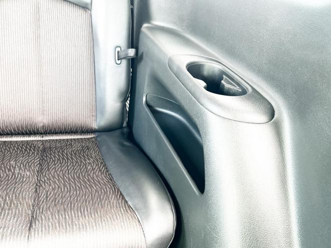 エルグランド2.5 250ハイウェイスター 4WD ローンが不安な方＜優遇ローン＞ 寒冷地仕様　純正ナビ　後席モニター　バックカメラ　両側パワースライド 4WD 2500 5Dr