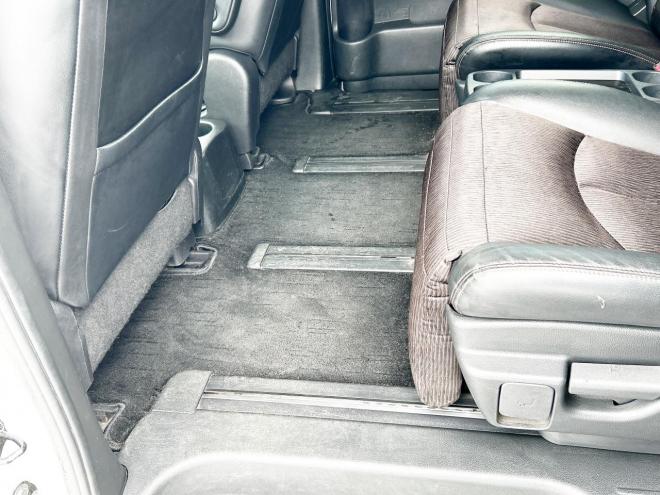 エルグランド2.5 250ハイウェイスター 4WD ローンが不安な方＜優遇ローン＞ 寒冷地仕様　純正ナビ　後席モニター　バックカメラ　両側パワースライド 4WD 2500 5Dr