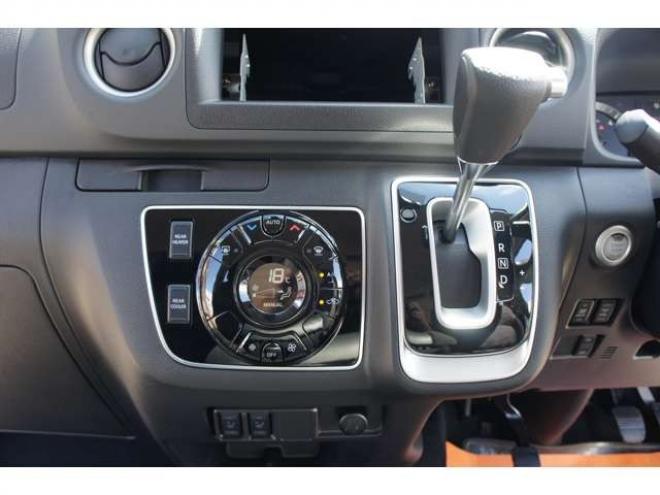 キャラバン2.4 AUTECH エクステリア セレクション ロングボディ ディーゼルターボ 4WD　エクステリアセレクション4WD　Bodyline新作17インチAW&薄型オーバーフェンダー&ベッドキットTYPE2　ヨコハマPARADA215/60R17 登録済未使用車 2400