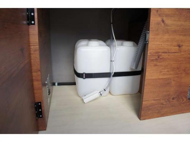 ハイエースバンスーパーロングHR　8人乗りキャンピング4WD　走行充電&外部充電&サブバッテリー　　　&FFヒーター&冷蔵庫&シンク&給排水　アルパインBIG-X&フリップダウン　415COBRAフロントリップ&バッドラッカー17AW　デジタルインナー　全方位カメラ 2700