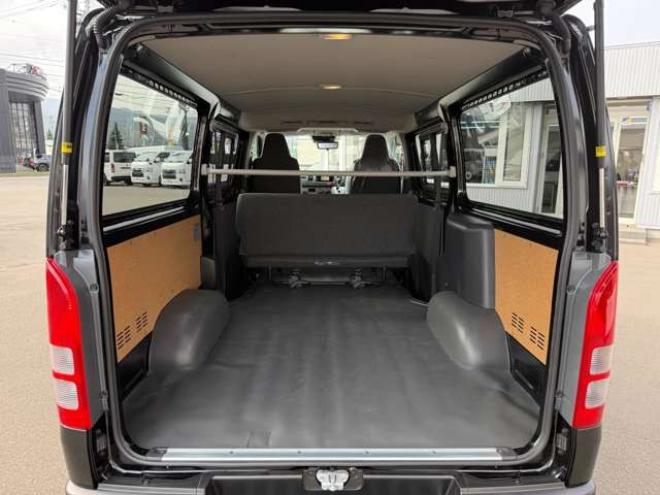 ハイエースバン2.8 DX ロング ディーゼルターボ 4WD　登録未使用車　寒冷地仕様　パノラミックビューモニター　デジタインナーミラー　LEDヘッドランプ　電動格納ミラーヒータ付　リアAC　リアヒーター　スライドドアイージークローザー　バックドアイージークローザー 登録済未使用車 2800