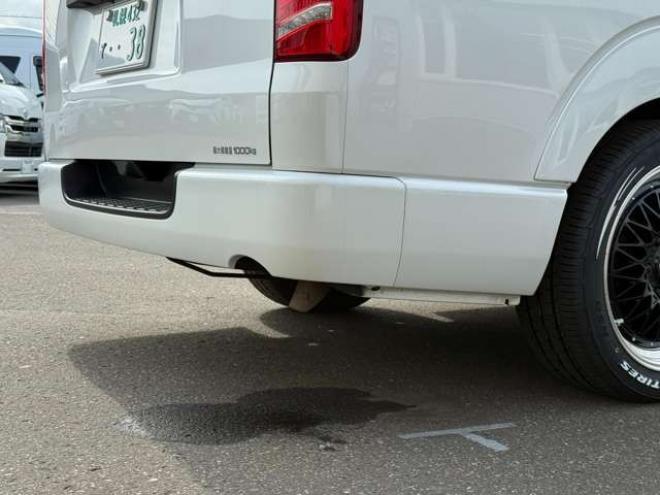 ハイエースバン2.8ダークプライムIIマルチロールトランスポータータイプIロングディーゼルターボ4WD　寒冷地仕様　ワンオーナー　ESSEX　ENCM17インチアルミ　ヨコハマパラダ　ESSEXフロントリップスポイラー　ローフォルムフェンダー　ローダウン　パワースライドドア　LEDテールランプ 2800