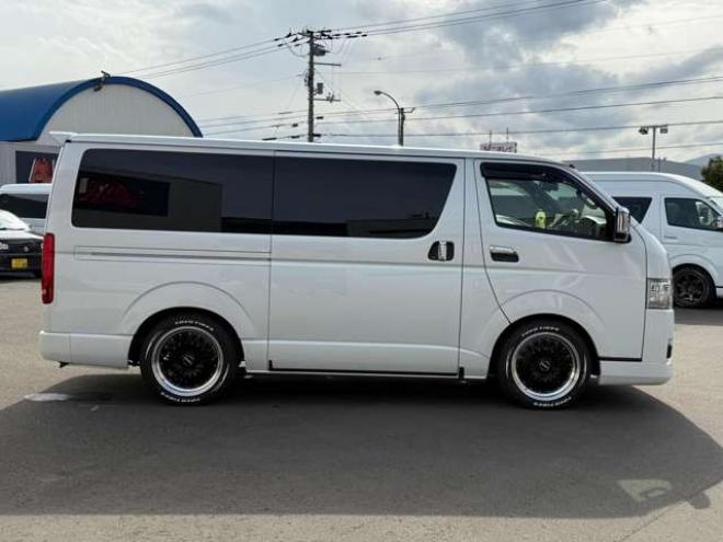 ハイエースバン2.8ダークプライムIIマルチロールトランスポータータイプIロングディーゼルターボ4WD　寒冷地仕様　ワンオーナー　ESSEX　ENCM17インチアルミ　ヨコハマパラダ　ESSEXフロントリップスポイラー　ローフォルムフェンダー　ローダウン　パワースライドドア　LEDテールランプ 2800