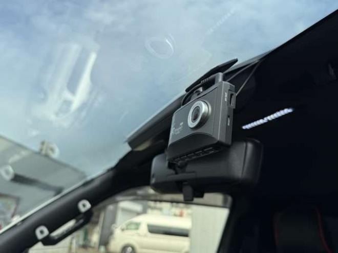 ハイエースバン2.8ダークプライムIIマルチロールトランスポータータイプIロングディーゼルターボ4WD　寒冷地仕様　ワンオーナー　ESSEX　ENCM17インチアルミ　ヨコハマパラダ　ESSEXフロントリップスポイラー　ローフォルムフェンダー　ローダウン　パワースライドドア　LEDテールランプ 2800