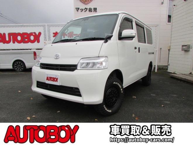 タウンエースバン1.5 GL 4WD　パートタイム4WD　ディスプレイオーディオ　リアヒーター　リアフォグ　GRIPMAX　MUDRAGE　M/Tホワイト　アイドリングストップ　横滑り防止　　フローティングビッグCarPlay対応　Bluetooth　社外14インチAW 1500