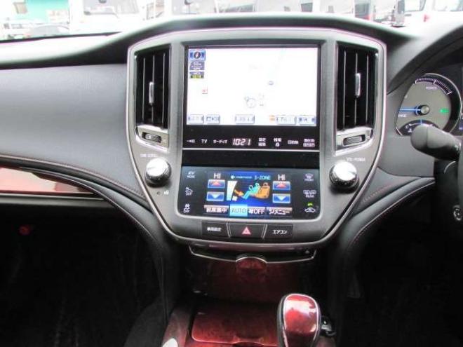 マジェスタ2.5 Four 4WD　プリクラッシュセーフティー/純正ナビ/フルセグTV/バックカメラ/LEDヘッドライト/ビルトインETC/全席シートヒーター/パワーシート/グリップヒーター/レーダークルーズコントロール 2500