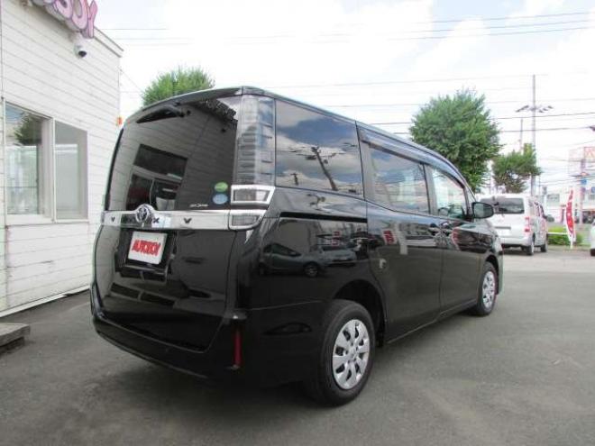 ヴォクシー2.0 X 4WD　トヨタセーフティセンス/LEDヘッドライト/両側パワースライドドア/ETC/社外ナビ/フルセグTV/バックカメラ/スマートキー一体式エンジンスターター 2000