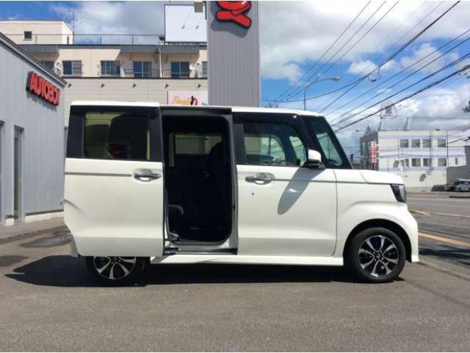 N-BOXカスタム 660 G EX ホンダセンシング 4WD　パワスラ　シートヒーター　スマートキー　プッシュスタート　クルーズコントロール　ホンダ純正ナビ　バックカメラ　電動格納ミラー　横滑り防止装置　車線逸脱防止　衝突被害軽減システム　オートライト　ETC 660