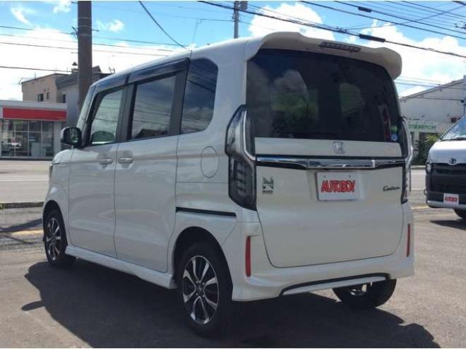 N-BOXカスタム 660 G EX ホンダセンシング 4WD　パワスラ　シートヒーター　スマートキー　プッシュスタート　クルーズコントロール　ホンダ純正ナビ　バックカメラ　電動格納ミラー　横滑り防止装置　車線逸脱防止　衝突被害軽減システム　オートライト　ETC 660