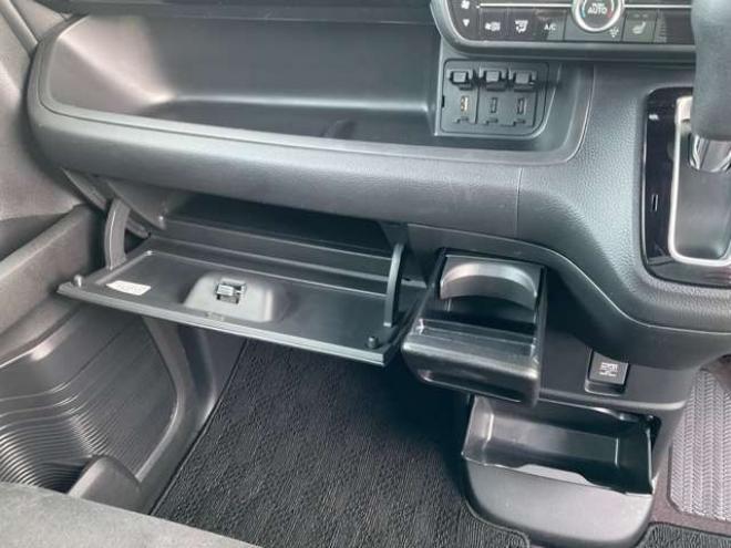 N-BOXカスタム 660 G L ホンダセンシング 4WD　純正ナビ・TV　バックカメラ　両側パワスラ　純正エンジンスターター　プッシュスタート　クルコン　ETC　LEDヘッドライト　フォグランプ　シートヒーター　ドラレコ　bluetooth 660