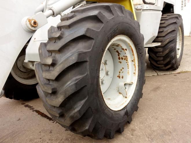 ホイールローダコマツ WA40-3　バケット容量0.5m3　