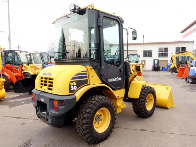 ホイールローダコマツ WA30-6　バケット容量0.4m3