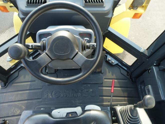 ホイールローダコマツ WA30-6　バケット容量0.4m3