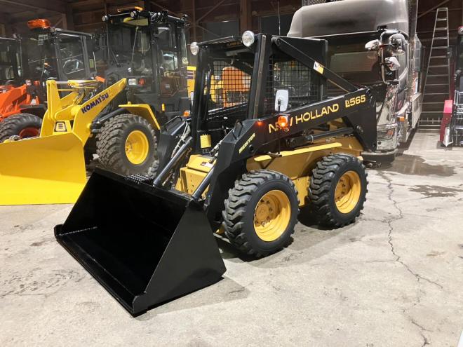 スキッドステアローダニューホランド　中古　LX565　建機