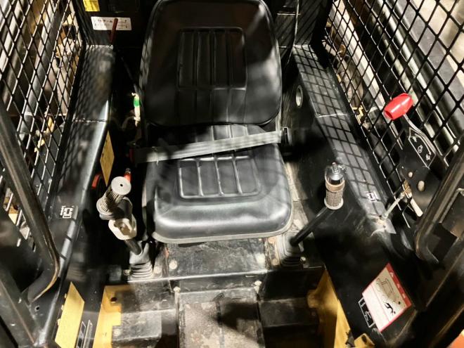 スキッドステアローダニューホランド　中古　LX565　建機