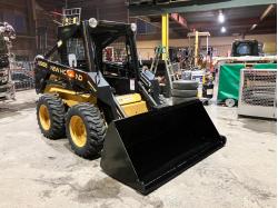 スキッドステアローダ&nbsp;&nbsp;ニューホランド　中古... ニューホランド　中古　LX565　建機