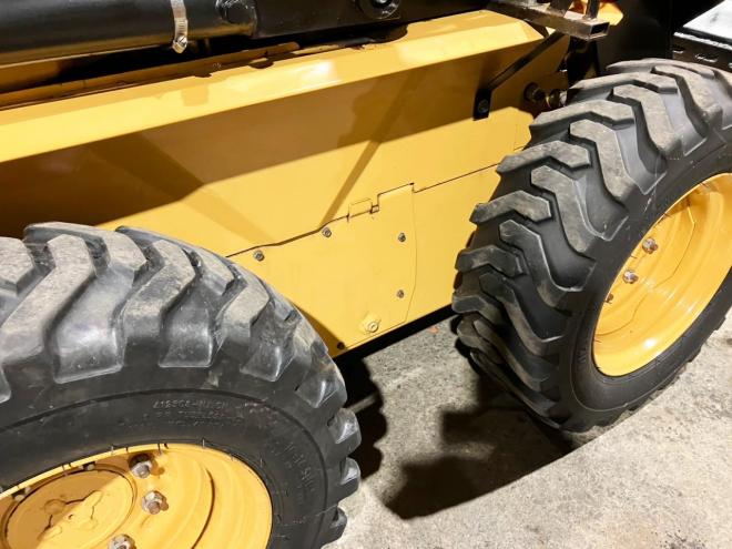 スキッドステアローダニューホランド　中古　LX565　建機