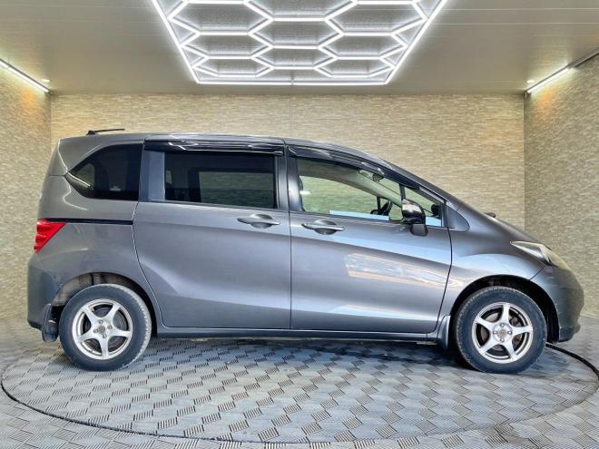 フリード1.5フレックスFパッケージ 4WD 5年保証 ナビ Bカメ 夏冬タイヤ 寒冷地仕様 禁煙 車検整備2年付