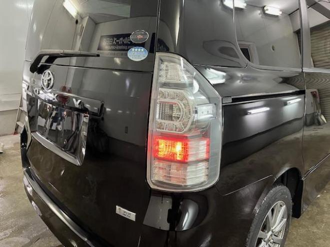 ヴォクシーＺＳ　本州仕入　ワンオーナー　禁煙車　ＷＡＫＯＳバリアスコーティング済　社外１６インチＡＷ　社外１５ＡＷ＋スタッドレスタイヤ付　パワースライドドア　純正ナビ　バックカメラ　ＰＵＳＨスタート　スマートキー　パドルシフト　ＨＩＤヘッドライト　ＡＣ１００Ｖ電源　タイミングチェーン　ＥＴＣ 4WD 2000 5Dr