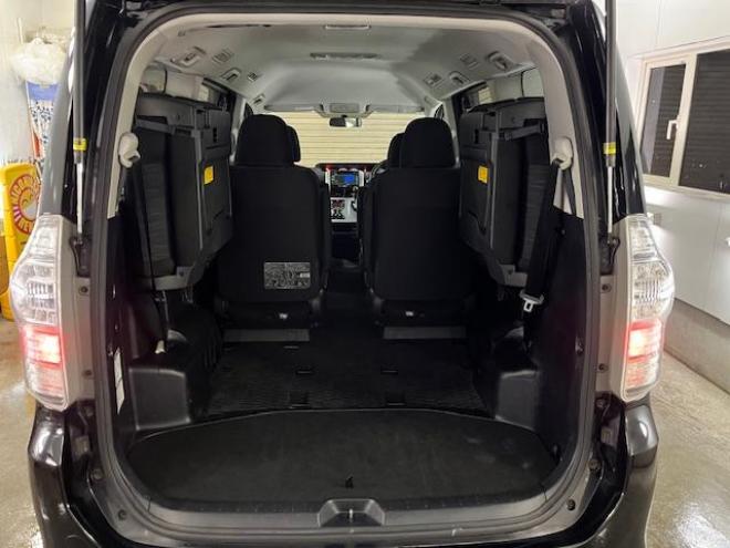 ヴォクシーＺＳ　本州仕入　ワンオーナー　禁煙車　ＷＡＫＯＳバリアスコーティング済　社外１６インチＡＷ　社外１５ＡＷ＋スタッドレスタイヤ付　パワースライドドア　純正ナビ　バックカメラ　ＰＵＳＨスタート　スマートキー　パドルシフト　ＨＩＤヘッドライト　ＡＣ１００Ｖ電源　タイミングチェーン　ＥＴＣ 4WD 2000 5Dr