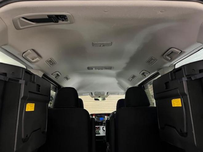 ヴォクシーＺＳ　本州仕入　ワンオーナー　禁煙車　ＷＡＫＯＳバリアスコーティング済　社外１６インチＡＷ　社外１５ＡＷ＋スタッドレスタイヤ付　パワースライドドア　純正ナビ　バックカメラ　ＰＵＳＨスタート　スマートキー　パドルシフト　ＨＩＤヘッドライト　ＡＣ１００Ｖ電源　タイミングチェーン　ＥＴＣ 4WD 2000 5Dr