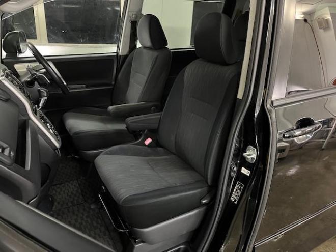 ヴォクシーＺＳ　本州仕入　ワンオーナー　禁煙車　ＷＡＫＯＳバリアスコーティング済　社外１６インチＡＷ　社外１５ＡＷ＋スタッドレスタイヤ付　パワースライドドア　純正ナビ　バックカメラ　ＰＵＳＨスタート　スマートキー　パドルシフト　ＨＩＤヘッドライト　ＡＣ１００Ｖ電源　タイミングチェーン　ＥＴＣ 4WD 2000 5Dr