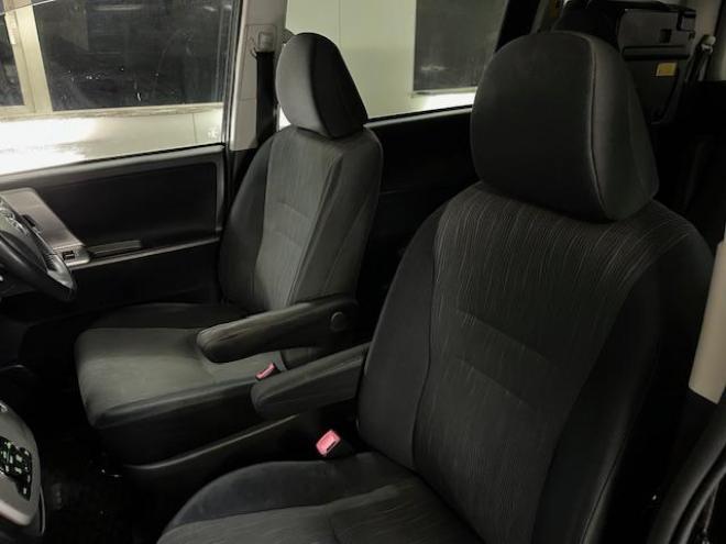 ヴォクシーＺＳ　本州仕入　ワンオーナー　禁煙車　ＷＡＫＯＳバリアスコーティング済　社外１６インチＡＷ　社外１５ＡＷ＋スタッドレスタイヤ付　パワースライドドア　純正ナビ　バックカメラ　ＰＵＳＨスタート　スマートキー　パドルシフト　ＨＩＤヘッドライト　ＡＣ１００Ｖ電源　タイミングチェーン　ＥＴＣ 4WD 2000 5Dr