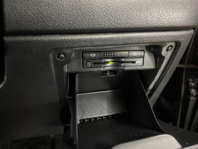 ヴォクシーＺＳ　本州仕入　ワンオーナー　禁煙車　ＷＡＫＯＳバリアスコーティング済　社外１６インチＡＷ　社外１５ＡＷ＋スタッドレスタイヤ付　パワースライドドア　純正ナビ　バックカメラ　ＰＵＳＨスタート　スマートキー　パドルシフト　ＨＩＤヘッドライト　ＡＣ１００Ｖ電源　タイミングチェーン　ＥＴＣ 4WD 2000 5Dr