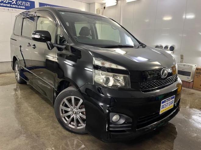 ヴォクシーＺＳ　本州仕入　ワンオーナー　禁煙車　ＷＡＫＯＳバリアスコーティング済　社外１６インチＡＷ　社外１５ＡＷ＋スタッドレスタイヤ付　パワースライドドア　純正ナビ　バックカメラ　ＰＵＳＨスタート　スマートキー　パドルシフト　ＨＩＤヘッドライト　ＡＣ１００Ｖ電源　タイミングチェーン　ＥＴＣ 4WD 2000 5Dr